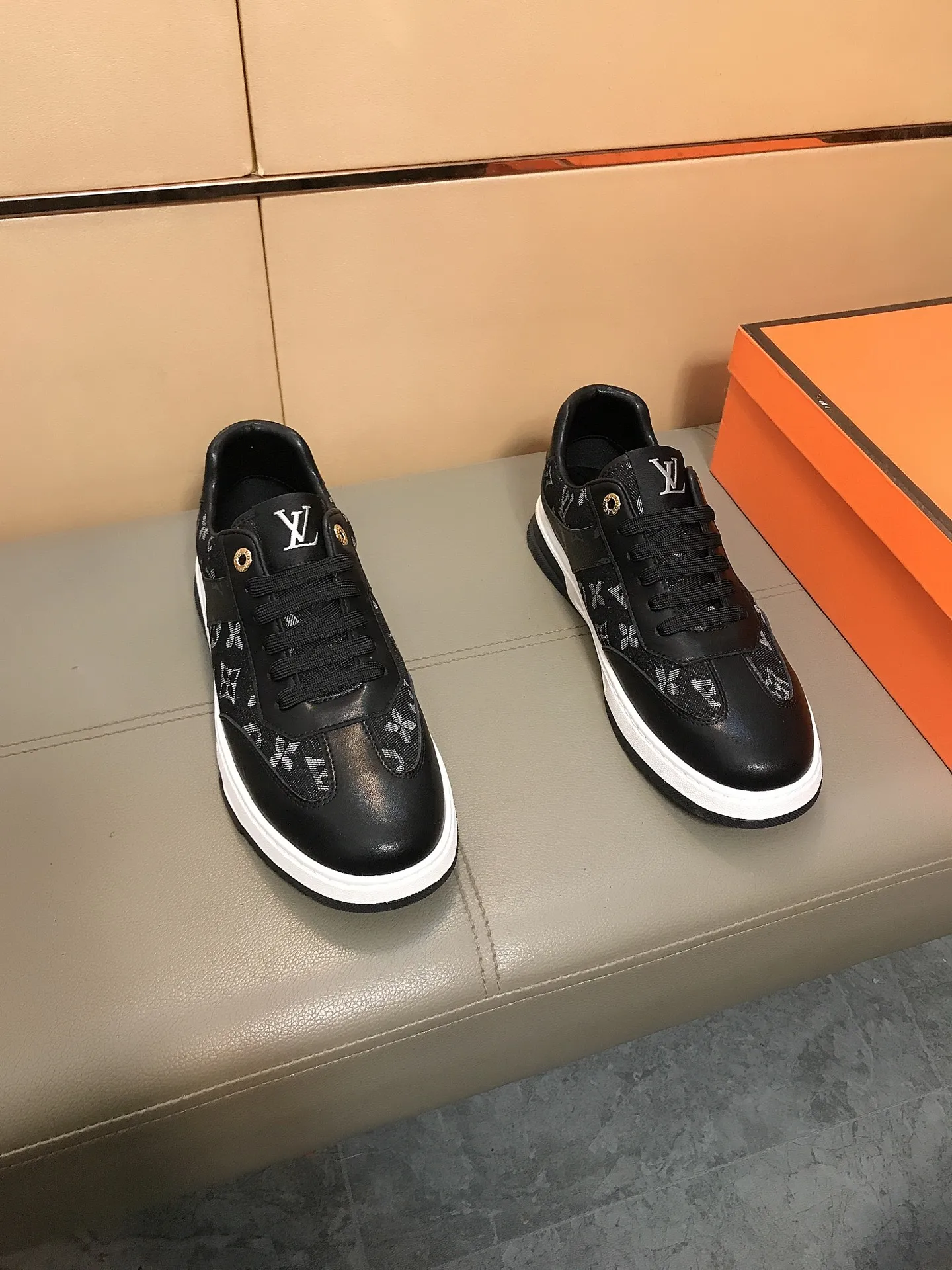 Factory price 400 💰👟👟Louis Vuitton LV ® 🆕New men's casual shoes, 🔛The upper is made of cowhide + brand printed leather splicing design, breathable lining + sheepskin feet, wear-resistant and non-slip outsole, a must-have for driving! Number: 38-44……